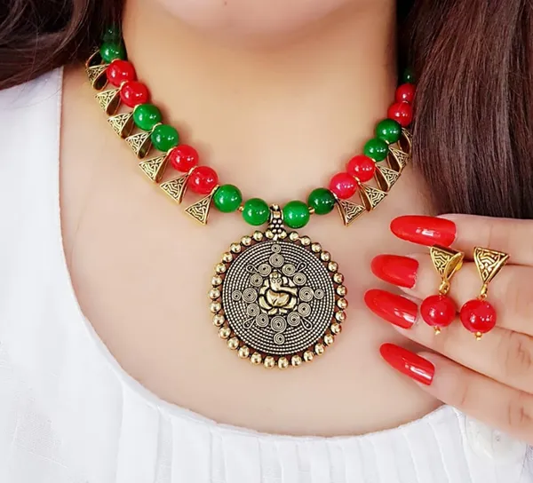 Silver_&_Green_&_Red_Elegant_Earring_&_Necklace_Set_For_Women
