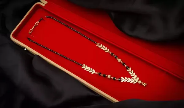 Gold_Elegant_Mangalsutra_For_Women