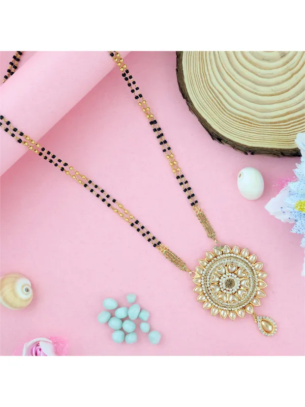 Gold_Elegant_Mangalsutra_For_Women
