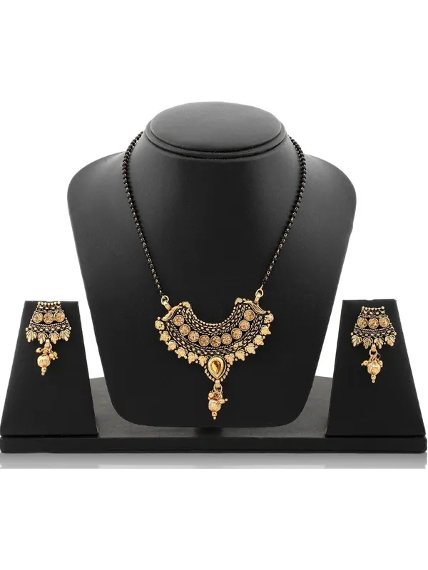 Gold_Elegant_Mangalsutra_&_Earring_Set_For_Women