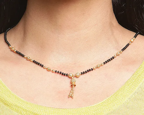 Gold_Elegant_Mangalsutra_For_Women