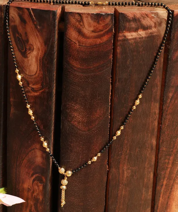 Gold_Elegant_Mangalsutra_For_Women