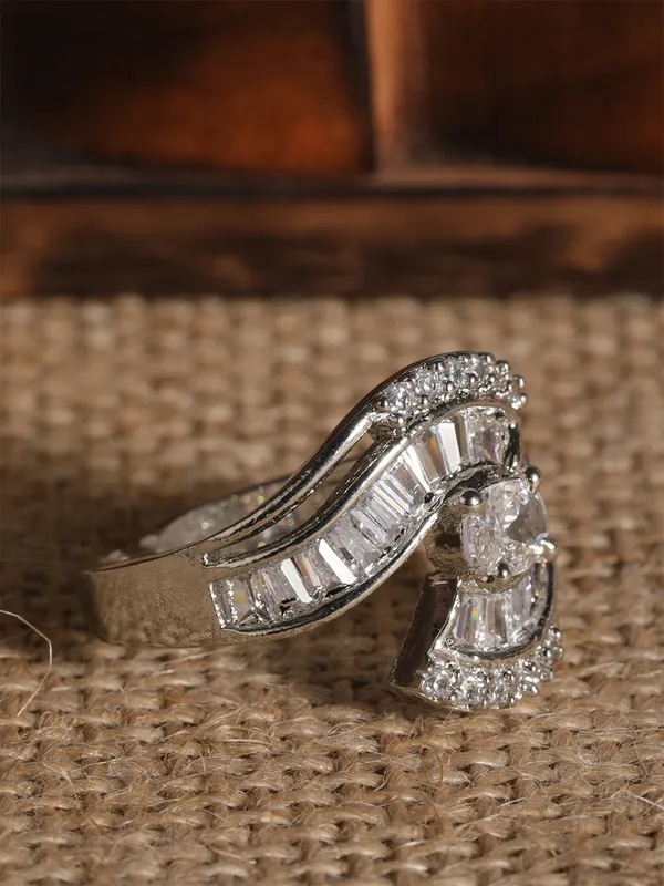 White_Elegant_Ring_For_Women