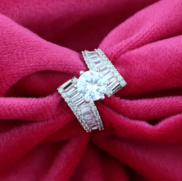 White_Elegant_Ring_For_Women