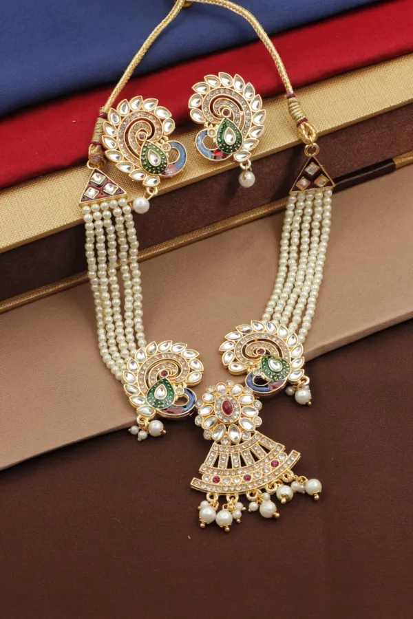 Gold_&_White_Alloy_Earring_&_Necklace_Set_For_Women