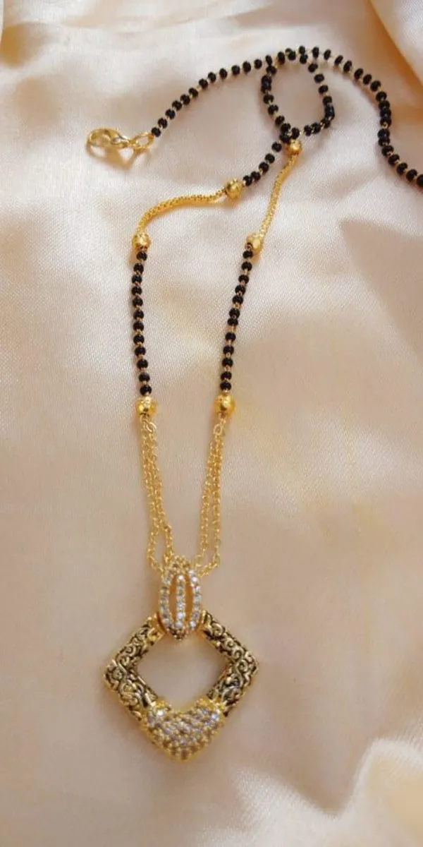 Gold_Elegant_Mangalsutra_For_Women