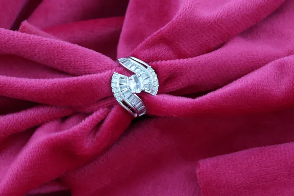 White_Elegant_Ring_For_Women