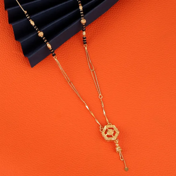 Gold_Elegant_Mangalsutra_Set_For_Women
