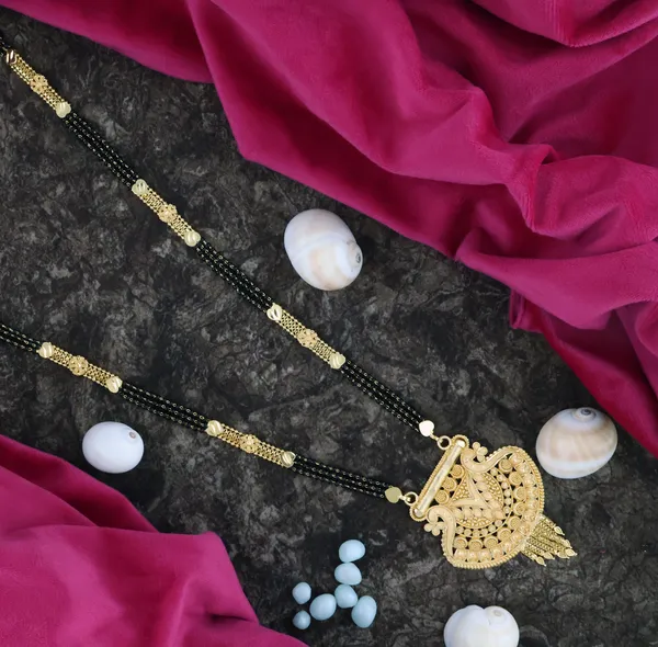 Gold_Elegant_Mangalsutra_For_Women