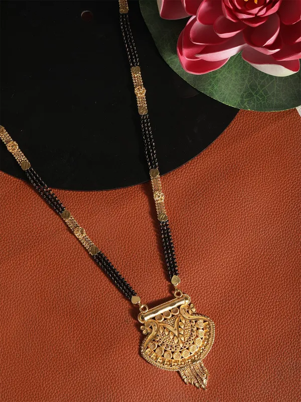Gold_Elegant_Mangalsutra_For_Women