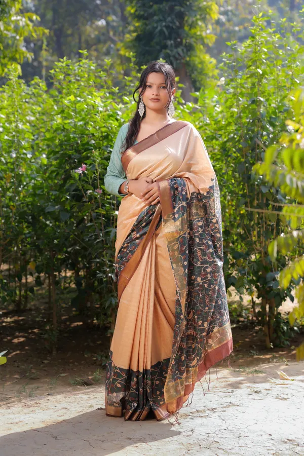 Grey_Hand_Printed_Kalamkari_Cotton_Silk_Saree_With_Running_Blouse_For_Women