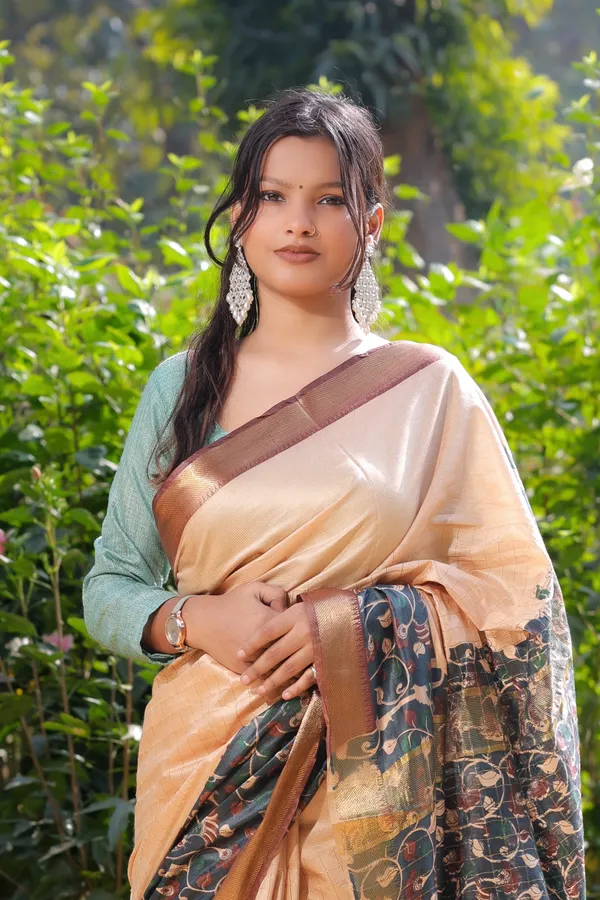 Grey_Hand_Printed_Kalamkari_Cotton_Silk_Saree_With_Running_Blouse_For_Women