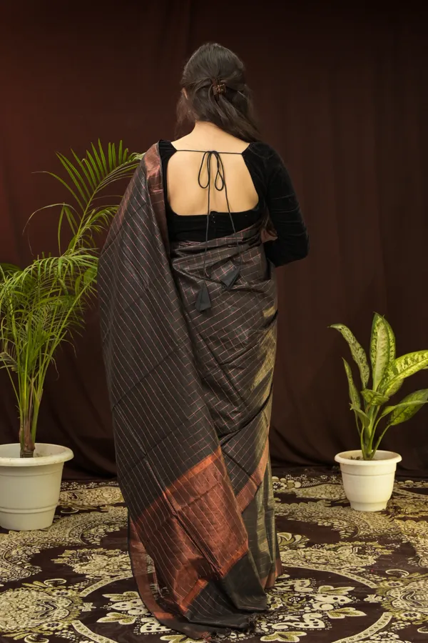 Black_Handwoven_Mangalgiri_Silk_Saree_With_Running_Blouse_For_Women
