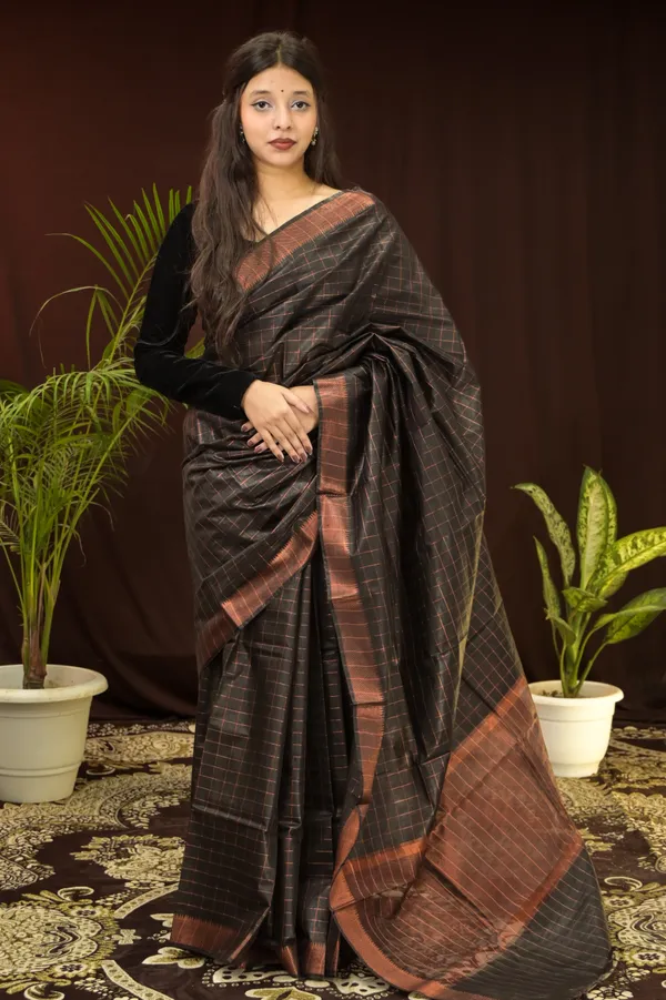 Black_Handwoven_Mangalgiri_Silk_Saree_With_Running_Blouse_For_Women