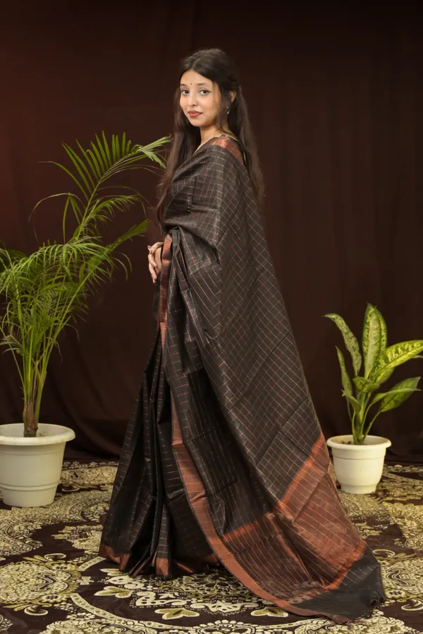 Black_Handwoven_Mangalgiri_Silk_Saree_With_Running_Blouse_For_Women