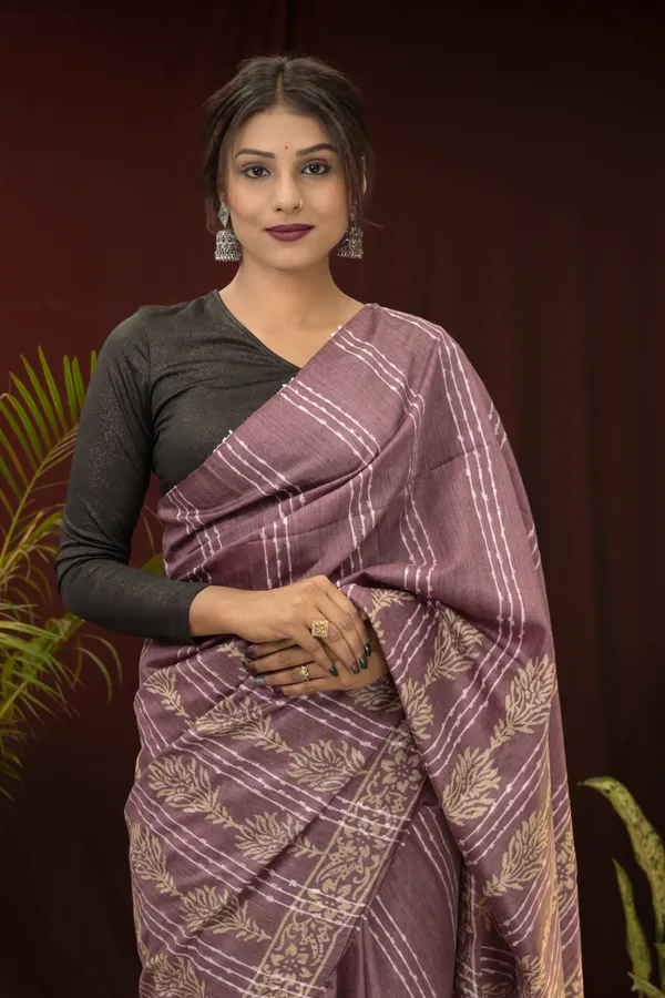 Magenta_Hand_Woven_Tussar_Silk_Saree_With_Running_Blouse_For_Women
