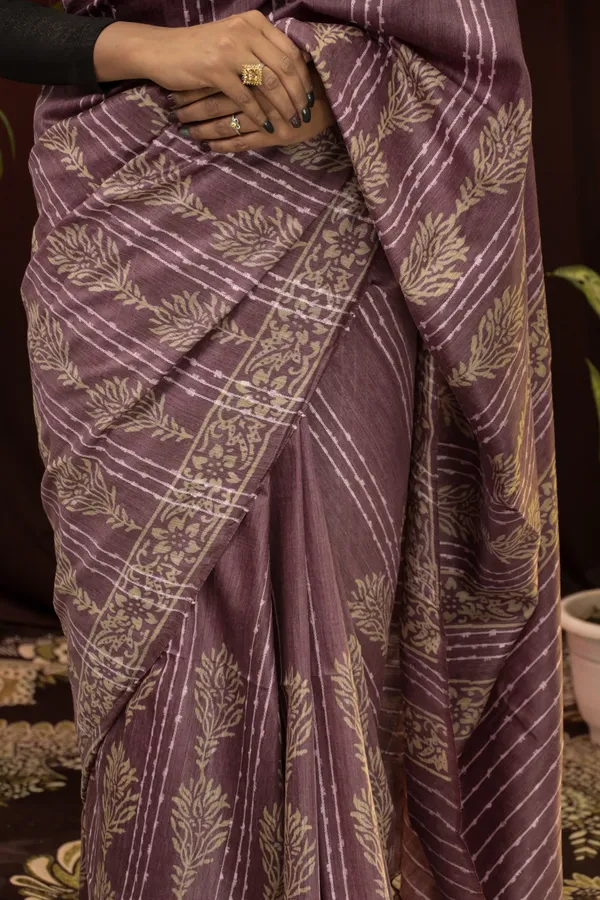 Magenta_Hand_Woven_Tussar_Silk_Saree_With_Running_Blouse_For_Women