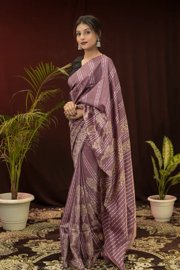 Magenta_Hand_Woven_Tussar_Silk_Saree_With_Running_Blouse_For_Women