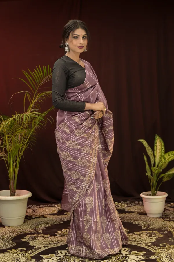 Magenta_Hand_Woven_Tussar_Silk_Saree_With_Running_Blouse_For_Women