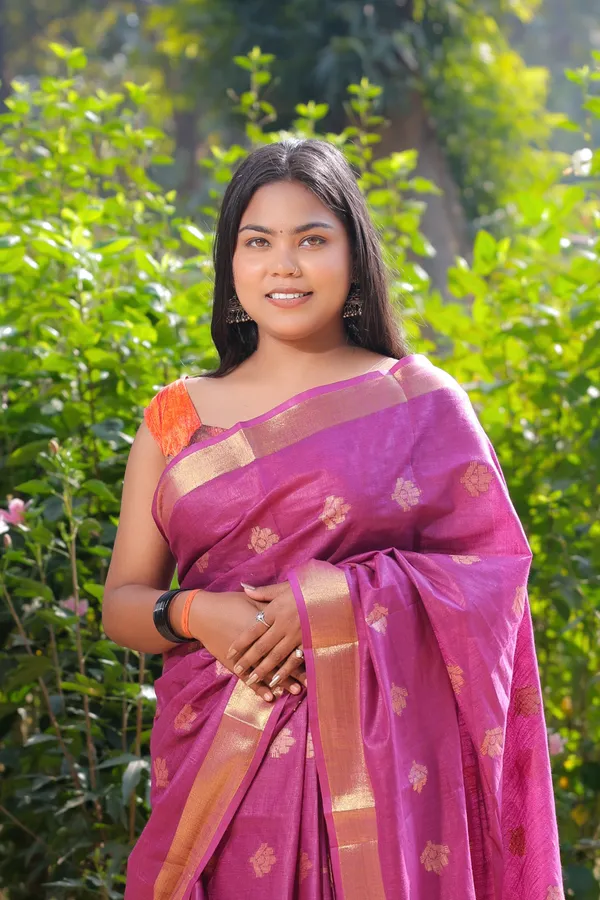 Magenta_Hand_Woven_Beautiful_Small_Weaves_Boota_Cotton_Linen_Saree_With_Running_Blouse_For_Women