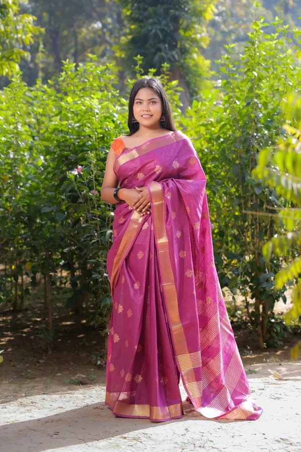 Magenta_Hand_Woven_Beautiful_Small_Weaves_Boota_Cotton_Linen_Saree_With_Running_Blouse_For_Women
