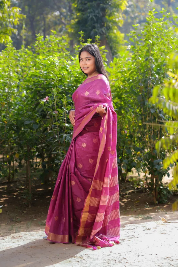 Magenta_Hand_Woven_Beautiful_Small_Weaves_Boota_Cotton_Linen_Saree_With_Running_Blouse_For_Women