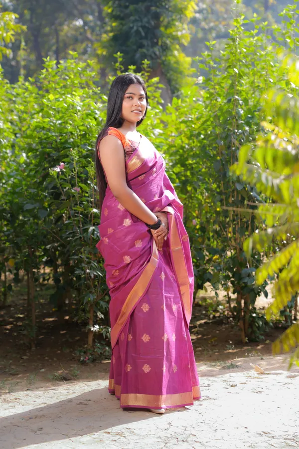Magenta_Hand_Woven_Beautiful_Small_Weaves_Boota_Cotton_Linen_Saree_With_Running_Blouse_For_Women