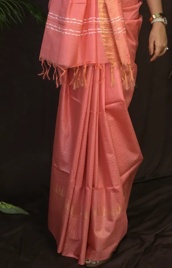 Peach_Temple_Border_Handwoven_Cotton_Silk_Saree_With_Running_Blouse_For_Women