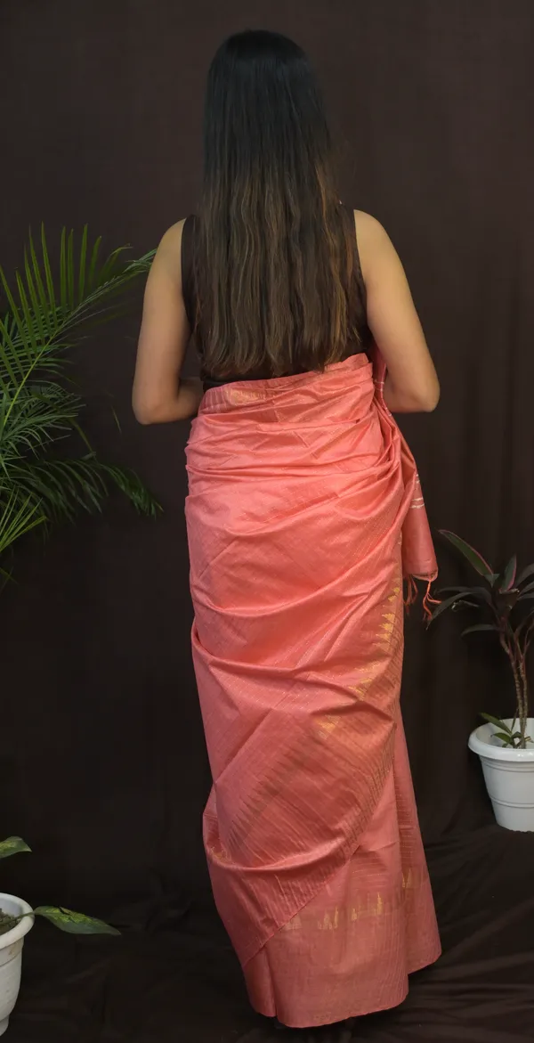 Peach_Temple_Border_Handwoven_Cotton_Silk_Saree_With_Running_Blouse_For_Women