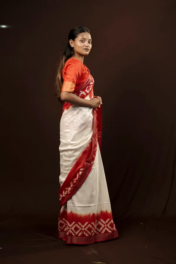 Red/white_Woven_Batik_Cotton_Linen_saree_With_Running_Blouse_for_Women