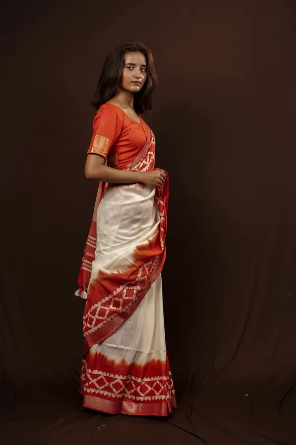 Red/white_Woven_Batik_Cotton_Linen_saree_With_Running_Blouse_for_Women_