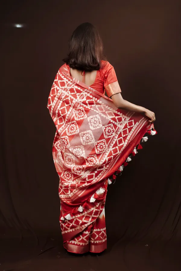 Red/white_Woven_Batik_Cotton_Linen_saree_With_Running_Blouse_for_Women_
