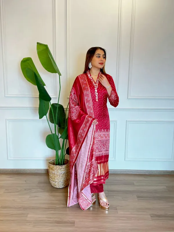 Beautiful_Heavy_Quality_Chinon_Silk_Fabric_Kurta_Pant_And_Dupatta_Set_For_Women's