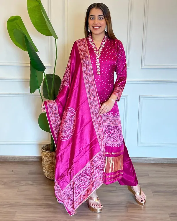 Beautiful_Heavy_quality_Chinon_Silk_Fabric_Kurta_Pant_And_Dupatta_Set_For_Women's
