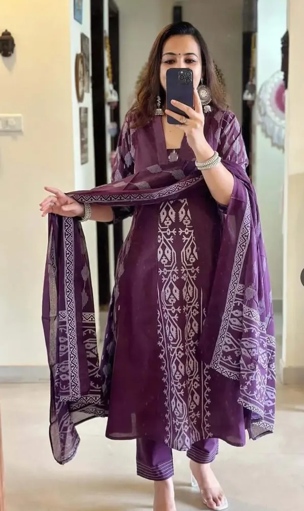 Beautiful_Traditional__Pure_Cotton_Long_Kurta_With_Pant_And_Dupatta_Set_For_Women's_And_Girl's