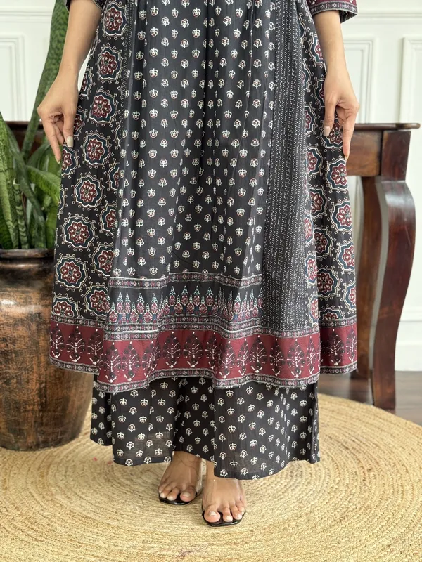 Ethnic_Motifs_Printed_V-Neck_Kurta_Pant_And_Dupatta_Set_For_Women's