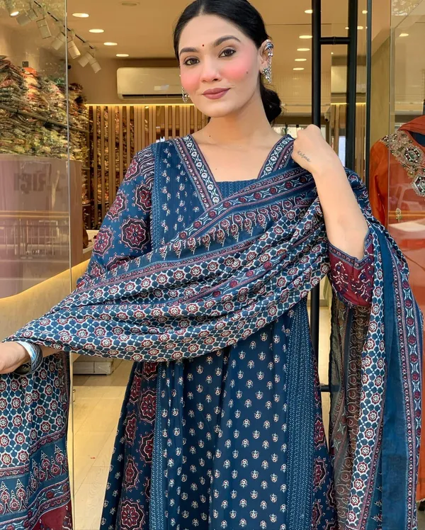 Ethnic_Motifs_Printed_V-Neck_Kurta_Pant_And_Dupatta_Set_For_Women's