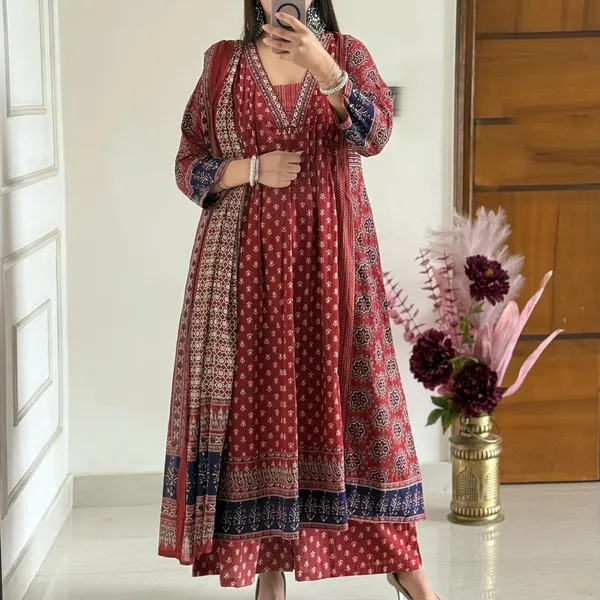 Ethnic_Motifs_Printed_V-Neck_Kurta_Pant_And_Dupatta_Set_For_Women's