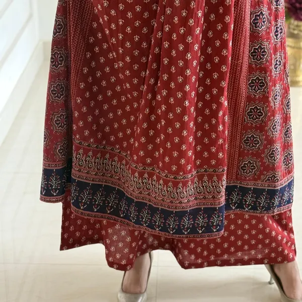 Ethnic_Motifs_Printed_V-Neck_Kurta_Pant_And_Dupatta_Set_For_Women's