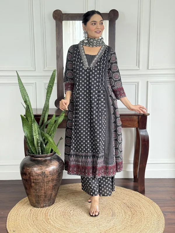 Ethnic_Motifs_Printed_V-Neck_Kurta_Pant_And_Dupatta_Set_For_Women's