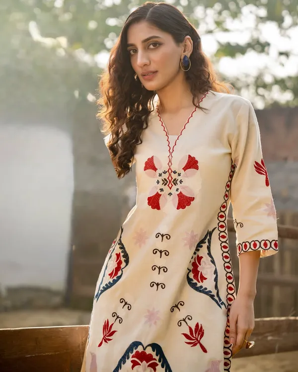 Lvory_Red_Threaded_Festive_Cotton_Co-ord_Set_For_Women's_And_Girls