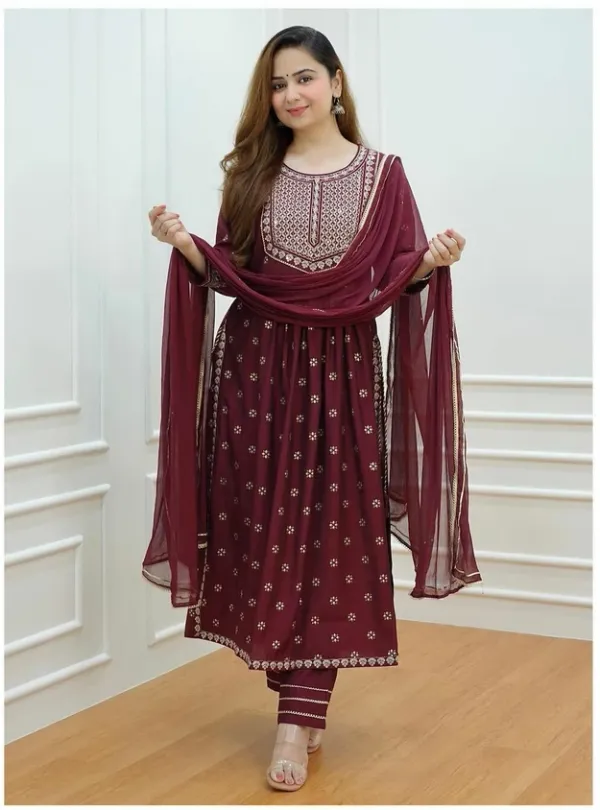 Nayra_Cut_Women_Attractive_Kurti_Set_(_Maroon_)