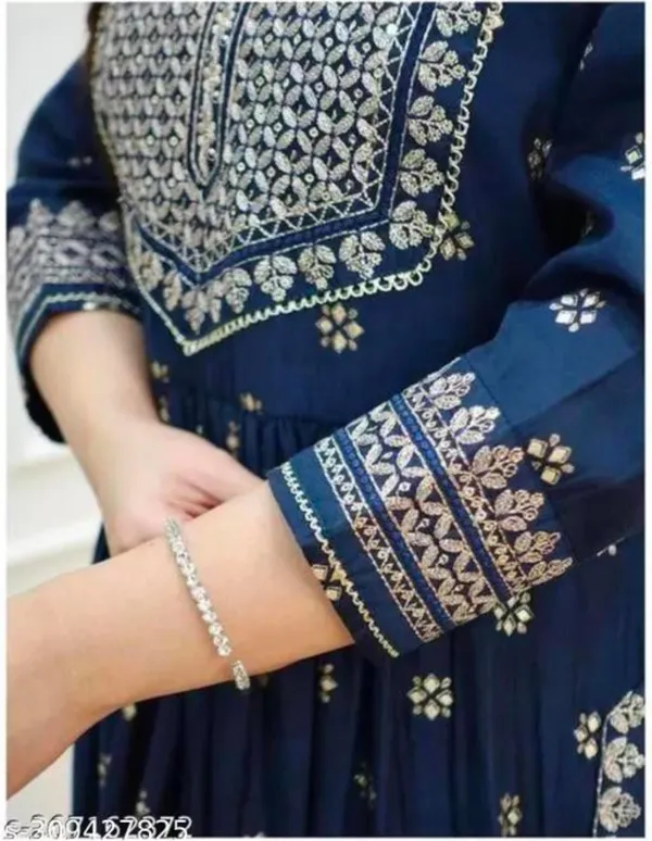Nayra_Cut_Women_Attractive_Kurti_Set_(_blue)