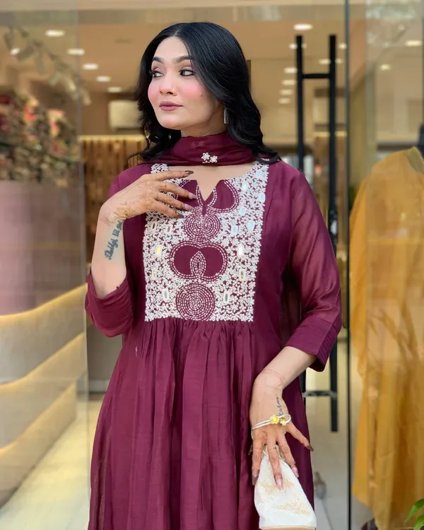 New_Anarkali_Kurta_Set_With_Cotton_Pant_&_Malmal_Dupatta_With_Tier_Pattern.