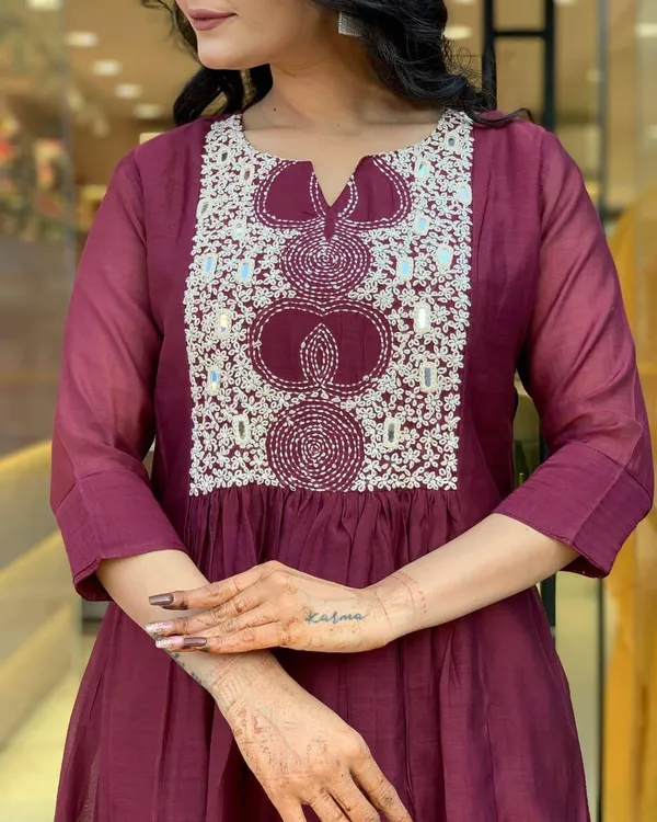 New_Anarkali_Kurta_Set_With_Cotton_Pant_&_Malmal_Dupatta_With_Tier_Pattern.