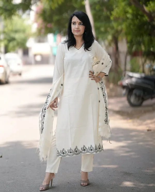 Off_White_Pure_Cotton_Embroidery_Kurta_Set_For_Women's