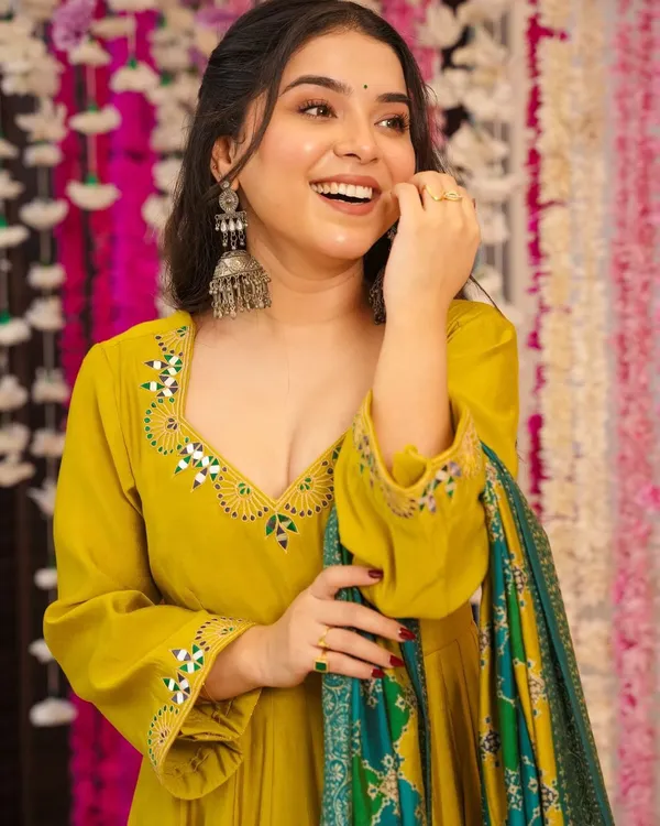 Trendy_Ethnic_Motifs_Embroidered_Chanderi_Silk_Kurta_With_Palazzos_&_Dupatta_Set_For_Women_And_Girl's