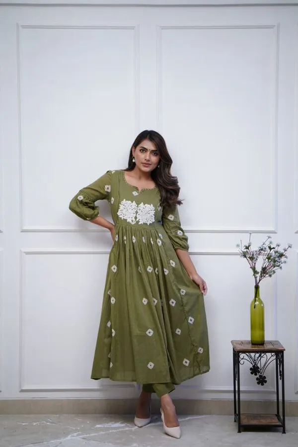 Trendy_Women_Printed_&_Embroidered_Kurta_Pant_Set