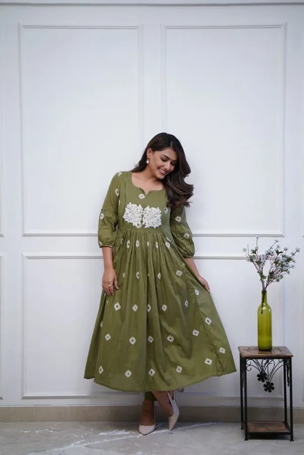 Trendy_Women_Printed_&_Embroidered_Kurta_Pant_Set