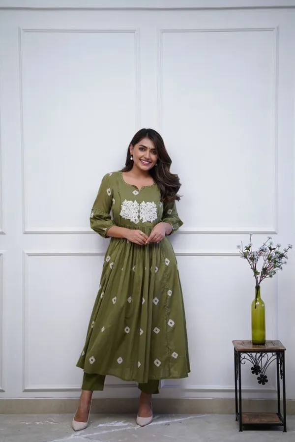 Trendy_Women_Printed_&_Embroidered_Kurta_Pant_Set